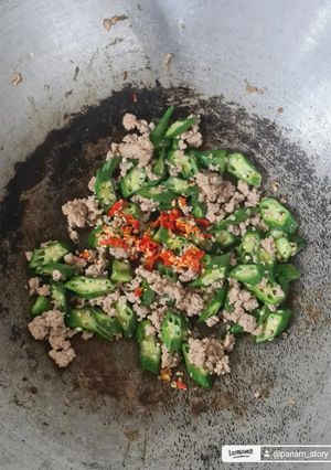 รูปของ ผัดกระเจี๊ยบเขียวหมูสับพริกสด