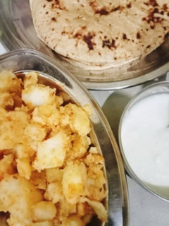 भुने हुए आलू (Bhune hue aloo recipe in hindi) रेसिपी मुख्य फोटो