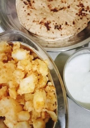 भुने हुए आलू (Bhune hue aloo recipe in hindi) रेसिपी मुख्य फोटो