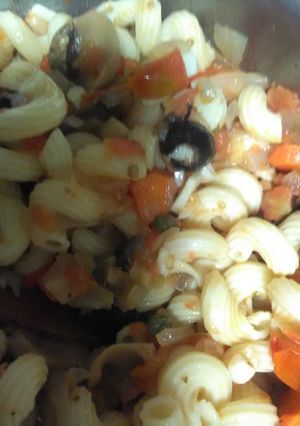 Una foto de Macarrones a la putanesca