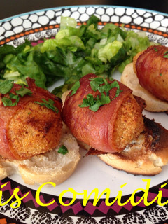 Una foto de Patatitas al chorizo envueltas en bacon