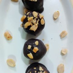 A picture of Chocolate Till laddu.