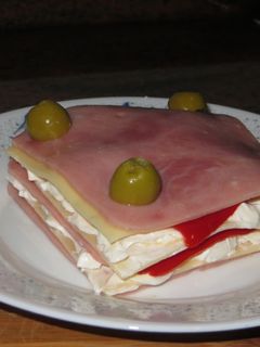 Una foto de MILHOJAS DE JAMÓN YORK CON EXTRA DE QUESO