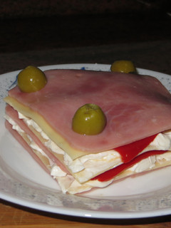 Una foto de MILHOJAS DE JAMÓN YORK CON EXTRA DE QUESO