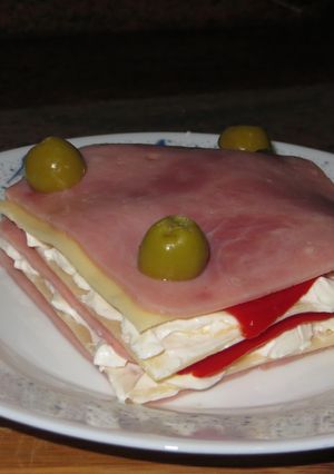 Una foto de MILHOJAS DE JAMÓN YORK CON EXTRA DE QUESO