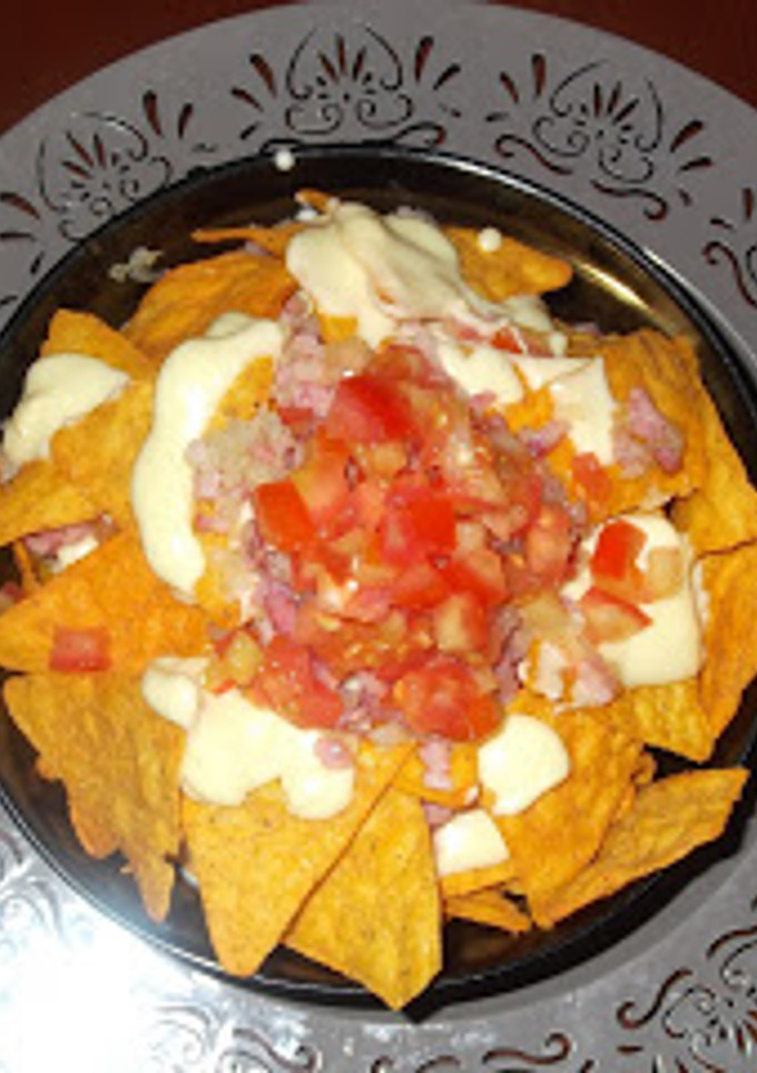 Una foto de Nachos con queso cheddar