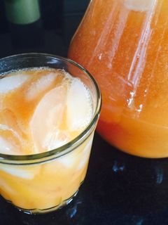 Una foto de Jugo de papaya con piña