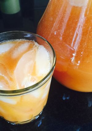 Una foto de Jugo de papaya con piña