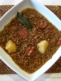 Una foto de Lentejas con chorizo, jamón y patata