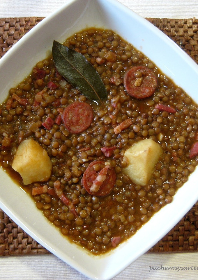 Una foto de Lentejas con chorizo, jamón y patata