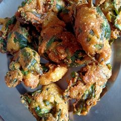 A picture of Methi ke pakode.