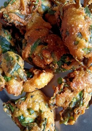 A picture of Methi ke pakode.