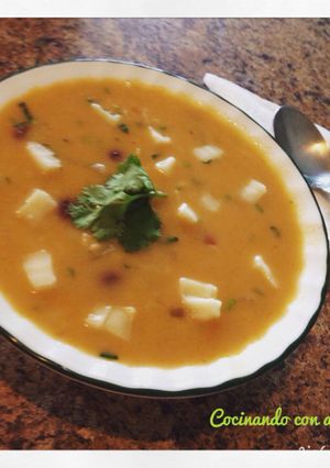 Una foto de Sopa de arroz con frijol y papa 