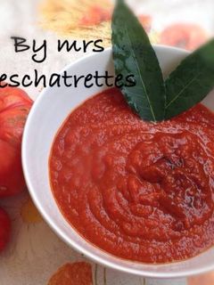 A picture of Homemade tomato paste.