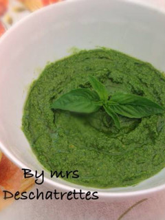 A picture of Fresh Basil pesto.