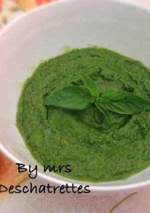 A picture of Fresh Basil pesto.