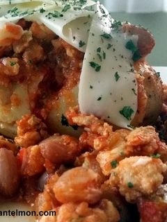 Una foto de Chili de pollo con judías de color