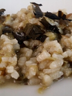 Una foto de Arroz meloso de alga wakame y tirabeque
