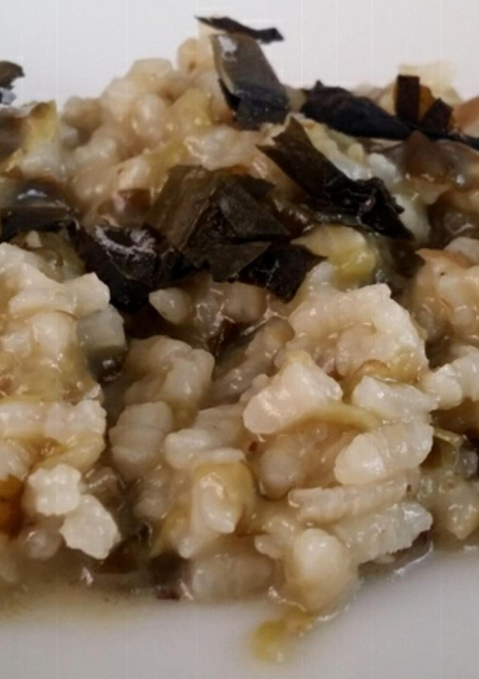 Una foto de Arroz meloso de alga wakame y tirabeque