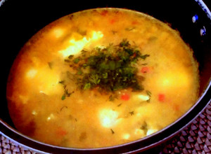 Una foto de Caldo de Papa con Huevo🥣