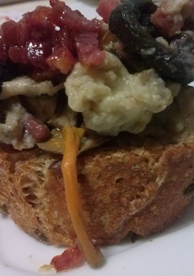 Una foto de Pincho de setas y jamón iberico