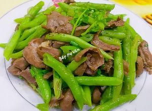 Hình của món Tim heo xào đậu cô ve.