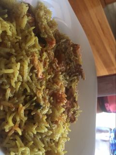 صورة لوصفة رز بالكركم مع سلمون