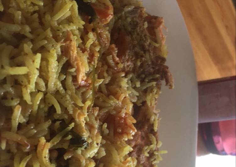 رز بالكركم مع سلمون