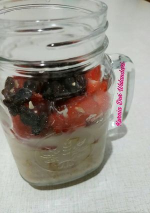 Foto resep Overnight Oat (Banana, Strawberry and Raisin)