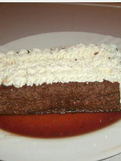 Una foto de flan de cafe y chocolate