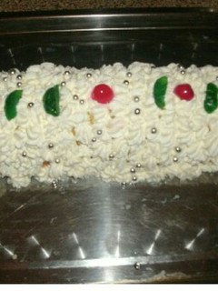 Una foto de Brazo gitano relleno de crema de vainilla con nata