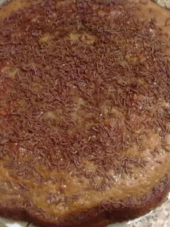 Una foto de bizcocho de natilla de chocolate