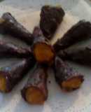 caracolas rellenas de crema de naranja y cobertura de chocolate