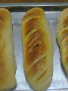 Una foto de Barras de pan de leche rellenado de jamon york y queso