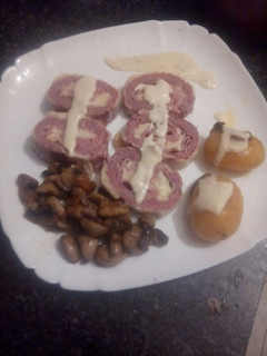 Una foto de Rollo de carne picada rellena de beicon queso briek y jamón york