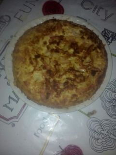 Una foto de Tortilla de calabacín, jamón york y queso