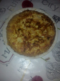 Una foto de Tortilla de calabacín, jamón york y queso