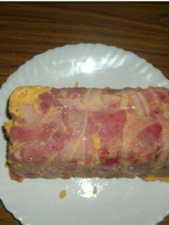 Una foto de pastel de patatas con beicon jamon york y queso