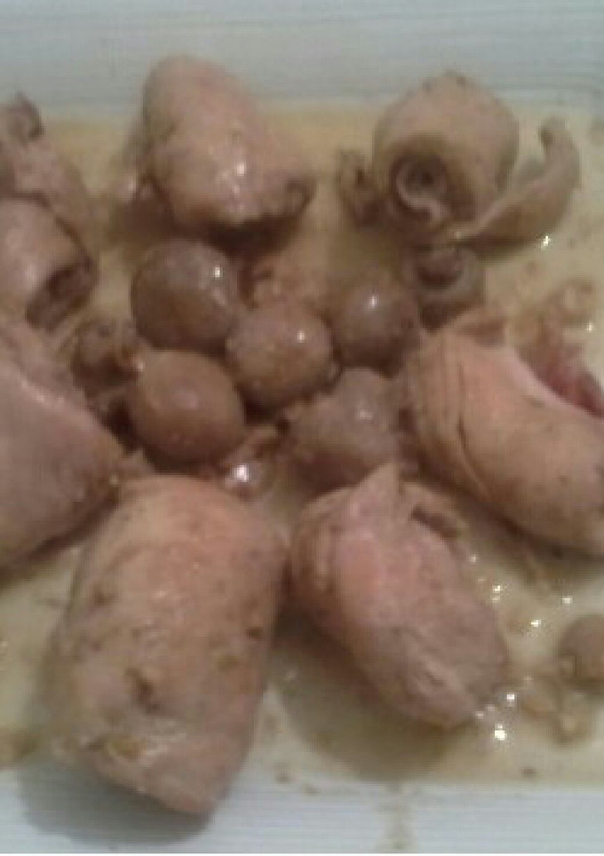 Una foto de Rollito de pechuga con beicon y champiñones y almendras 