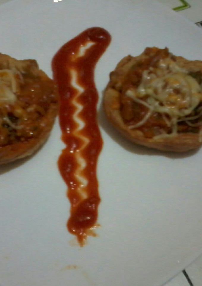 Una foto de Tartaletas de hojaldre rellenas de pisto gratinadas con cuatro quesos