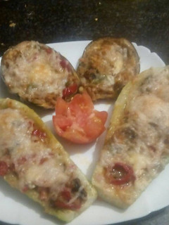 Una foto de Berenjenas y calabacines rellenos a mi manera