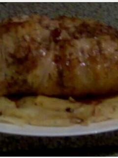 Una foto de pollo dehuesado relleno al horno