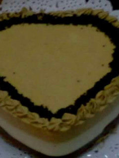 Una foto de tarta de tres turrones