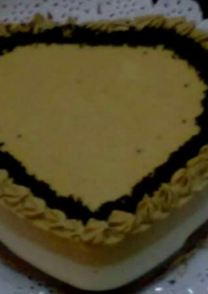 Una foto de tarta de tres turrones 