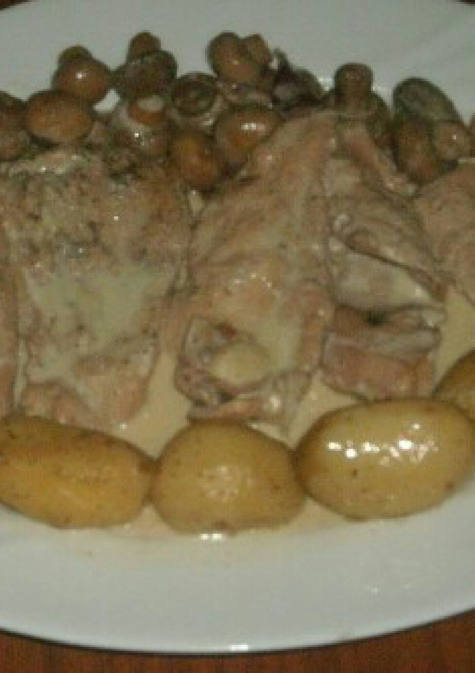 Una foto de Filetes de pechuga con nata y champiñones 