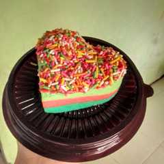 Bolu kukus pelangi রেসিপির প্রধান ছবি