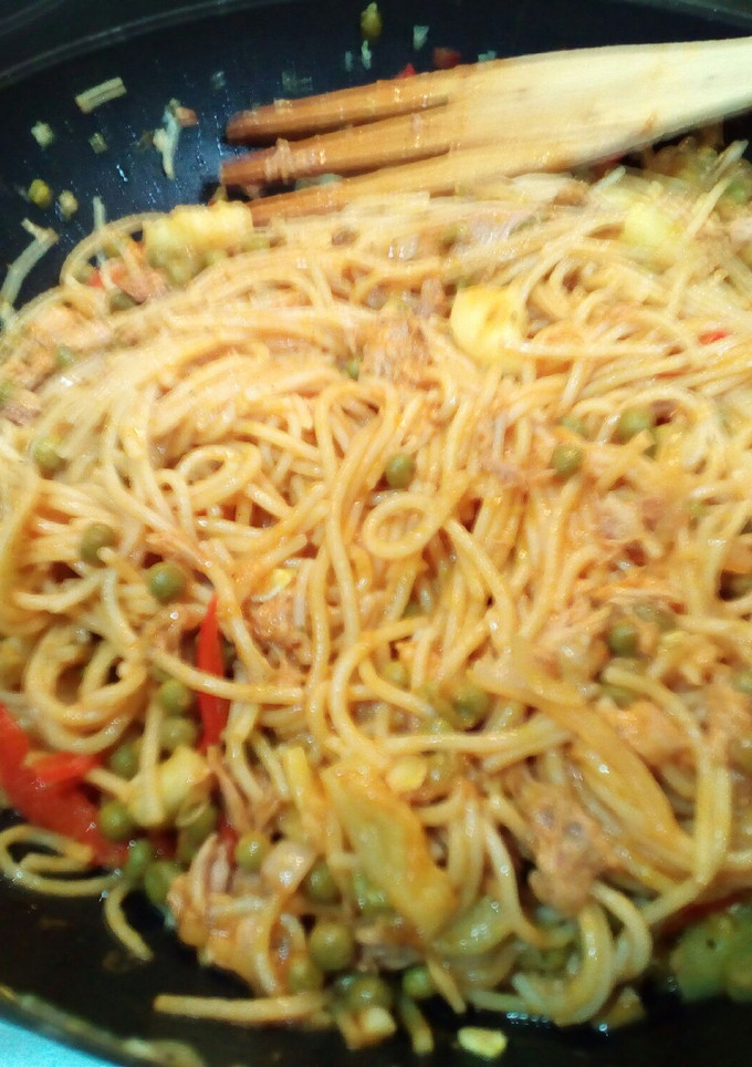 Una foto de Espagueti integral con verduras y atún