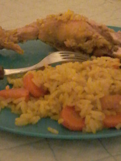 Una foto de Pollo con arroz amarillo (trampeado)