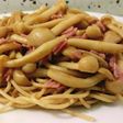 Nidos de espaguetis integrales con salteado de seta shimeji
