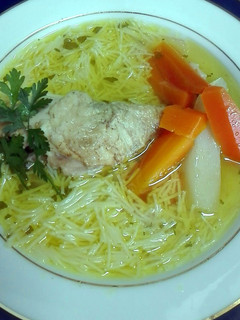 Una foto de Sopa de gallina con fideos